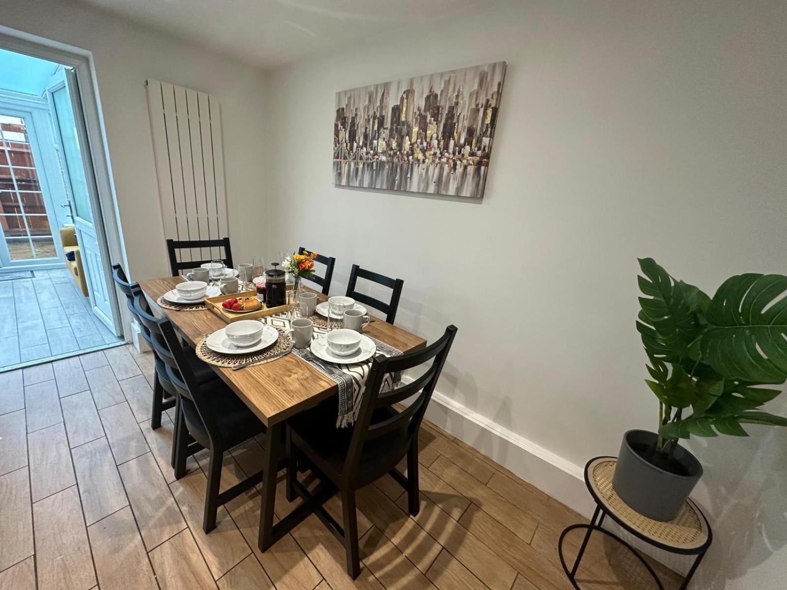 Rooms In Stylish House Milton Keynes Bagian luar foto