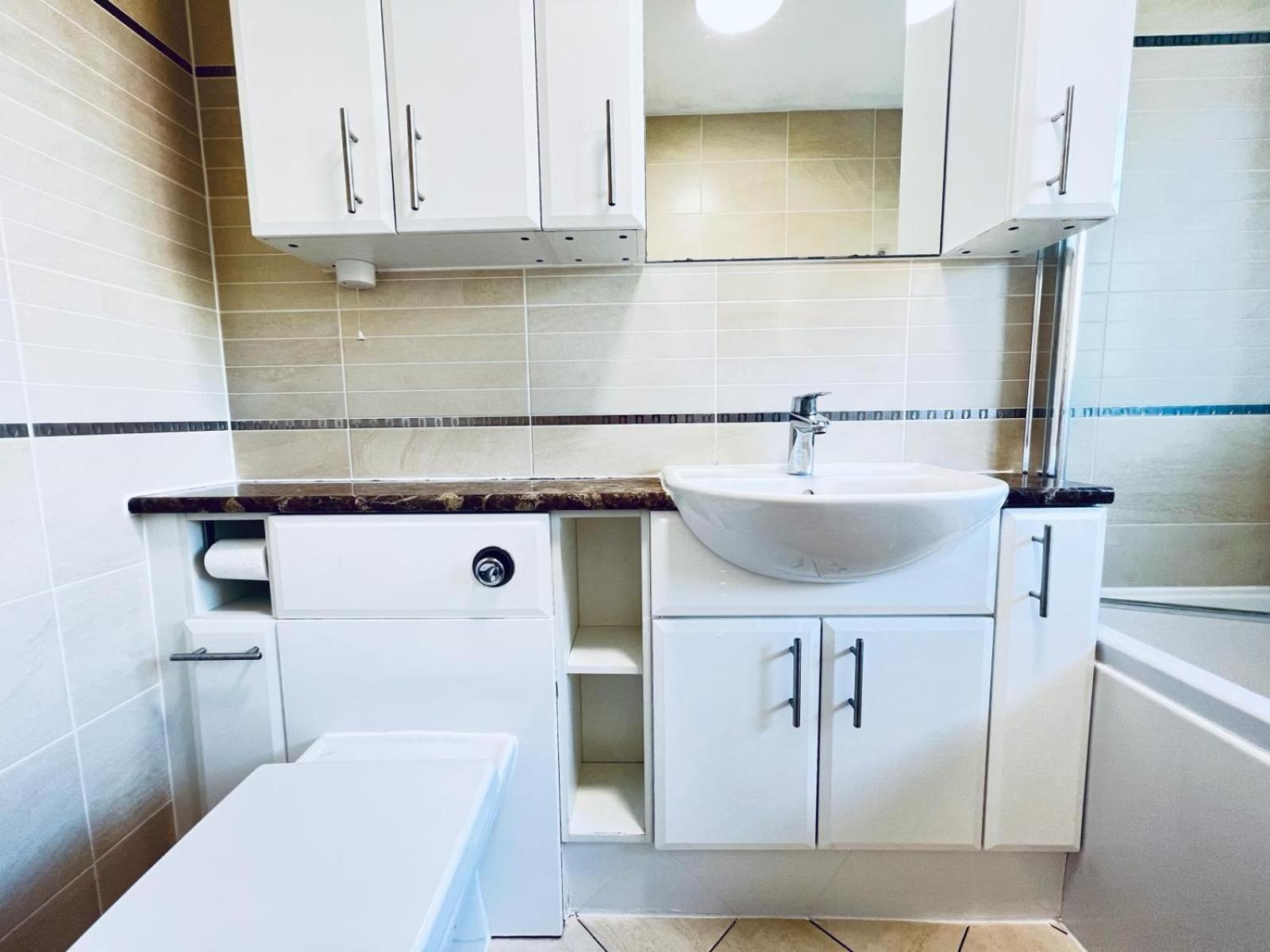 Rooms In Stylish House Milton Keynes Bagian luar foto