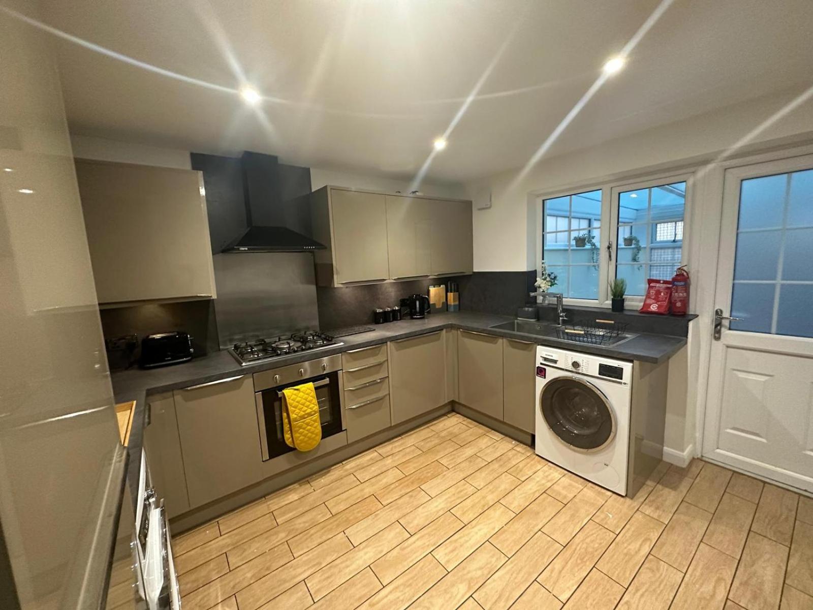 Rooms In Stylish House Milton Keynes Bagian luar foto