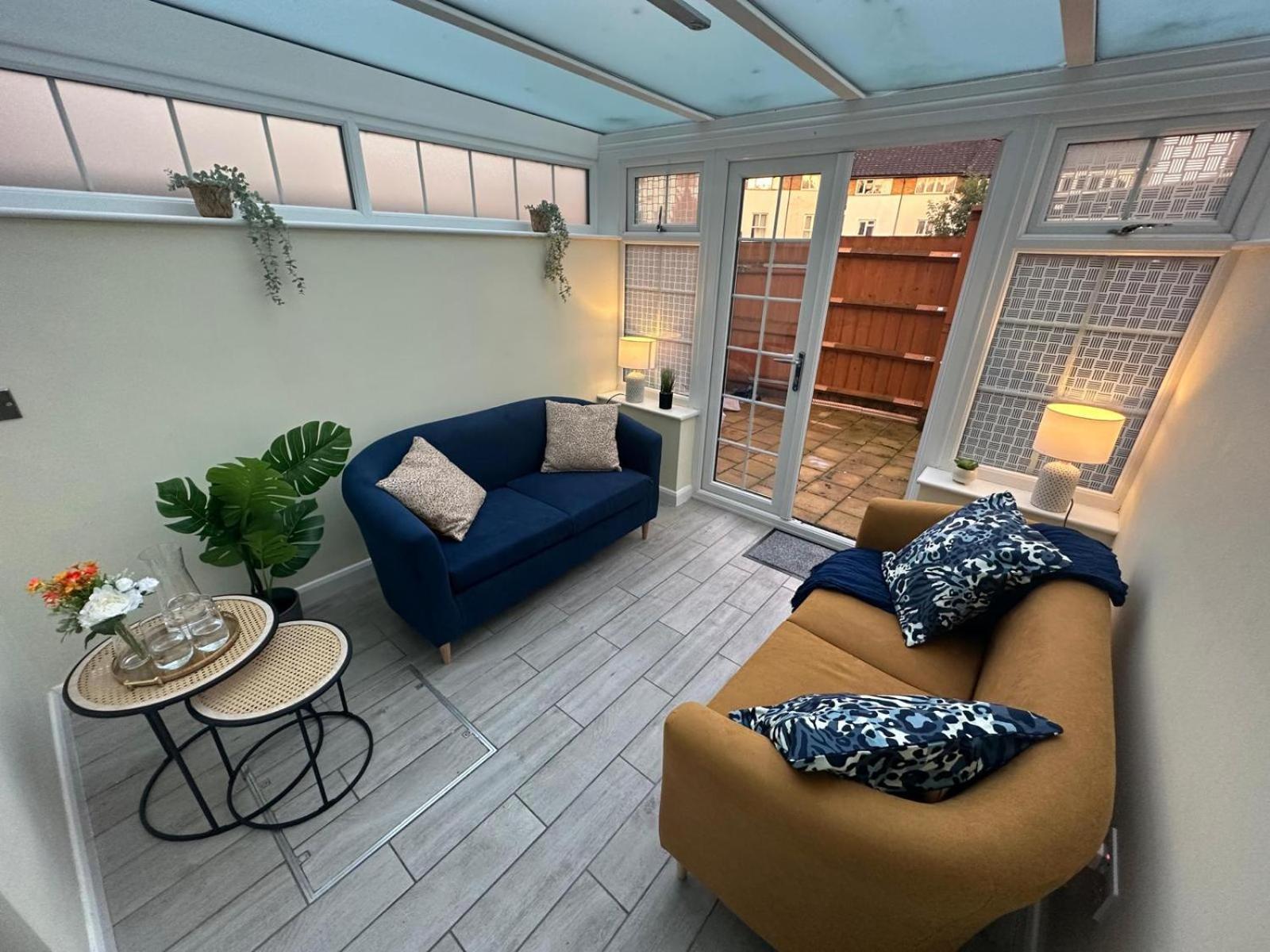 Rooms In Stylish House Milton Keynes Bagian luar foto